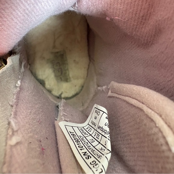 UGG Corene Metallic Casual Boot for Kids Size 6 - Picture 8 of 8